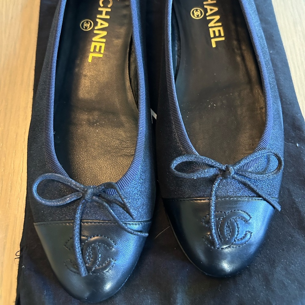 Authentic Chanel cambon ballet flats, navy & black, great condition in 37.5